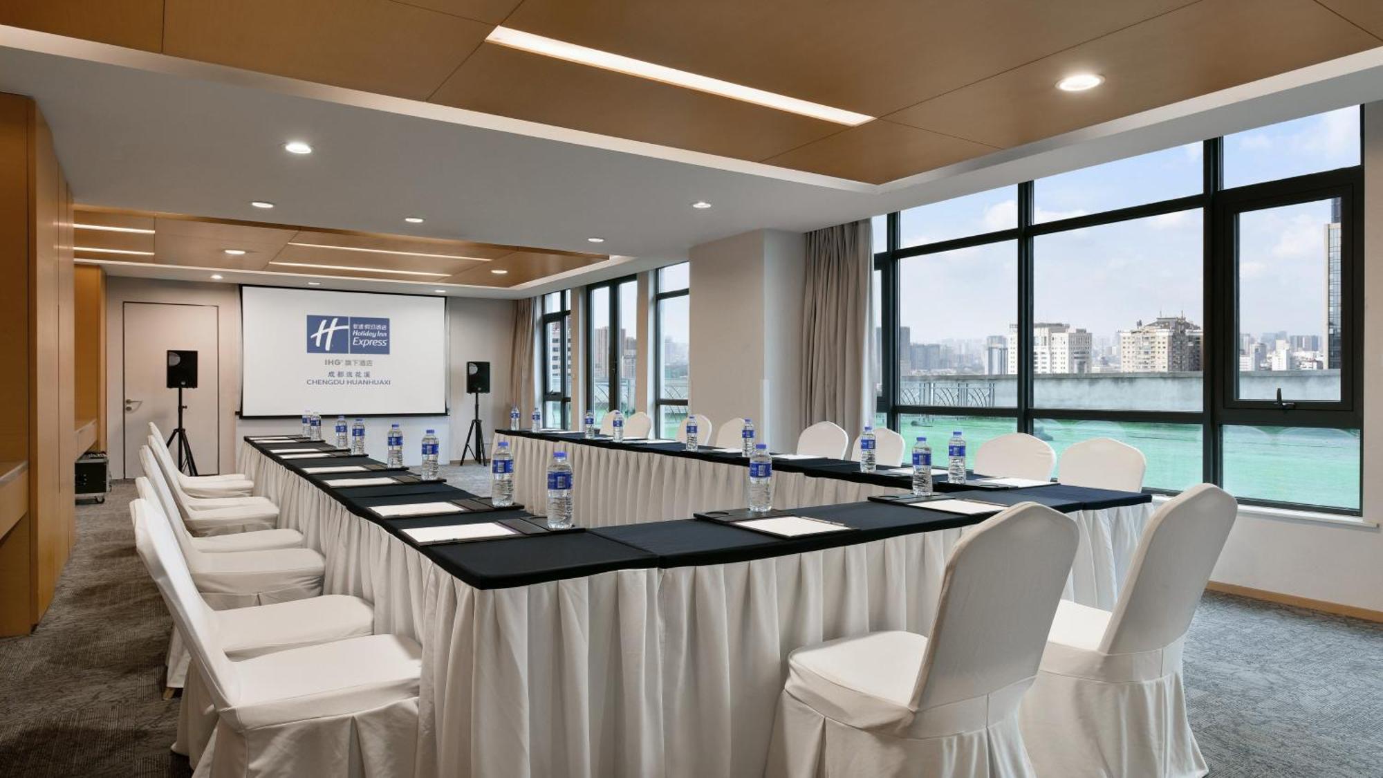 Holiday Inn Express Chengdu Huanhuaxi By Ihg-Near Jinsha Site Musem,Near Wuhou Temple Museum,Welcome Drinks,Free Gym,Free Self-Service Laundry Čcheng-tu Exteriér fotografie