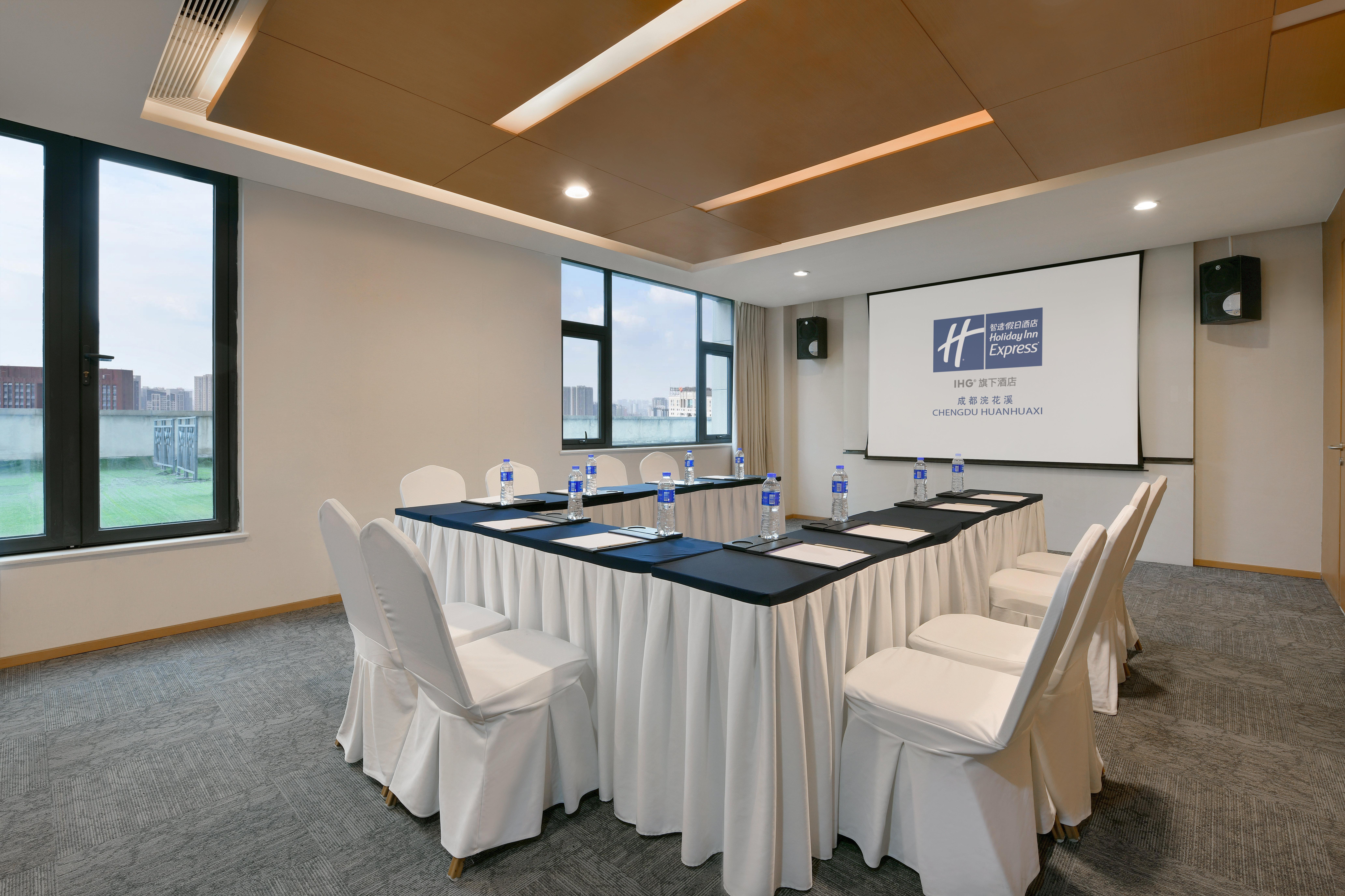 Holiday Inn Express Chengdu Huanhuaxi By Ihg-Near Jinsha Site Musem,Near Wuhou Temple Museum,Welcome Drinks,Free Gym,Free Self-Service Laundry Čcheng-tu Exteriér fotografie