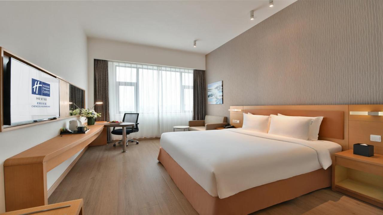 Holiday Inn Express Chengdu Huanhuaxi By Ihg-Near Jinsha Site Musem,Near Wuhou Temple Museum,Welcome Drinks,Free Gym,Free Self-Service Laundry Čcheng-tu Exteriér fotografie