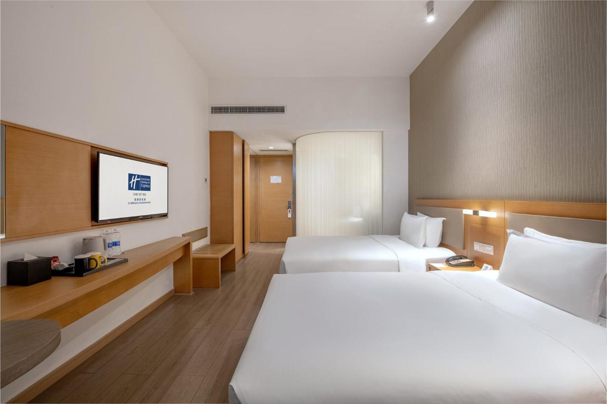 Holiday Inn Express Chengdu Huanhuaxi By Ihg-Near Jinsha Site Musem,Near Wuhou Temple Museum,Welcome Drinks,Free Gym,Free Self-Service Laundry Čcheng-tu Exteriér fotografie