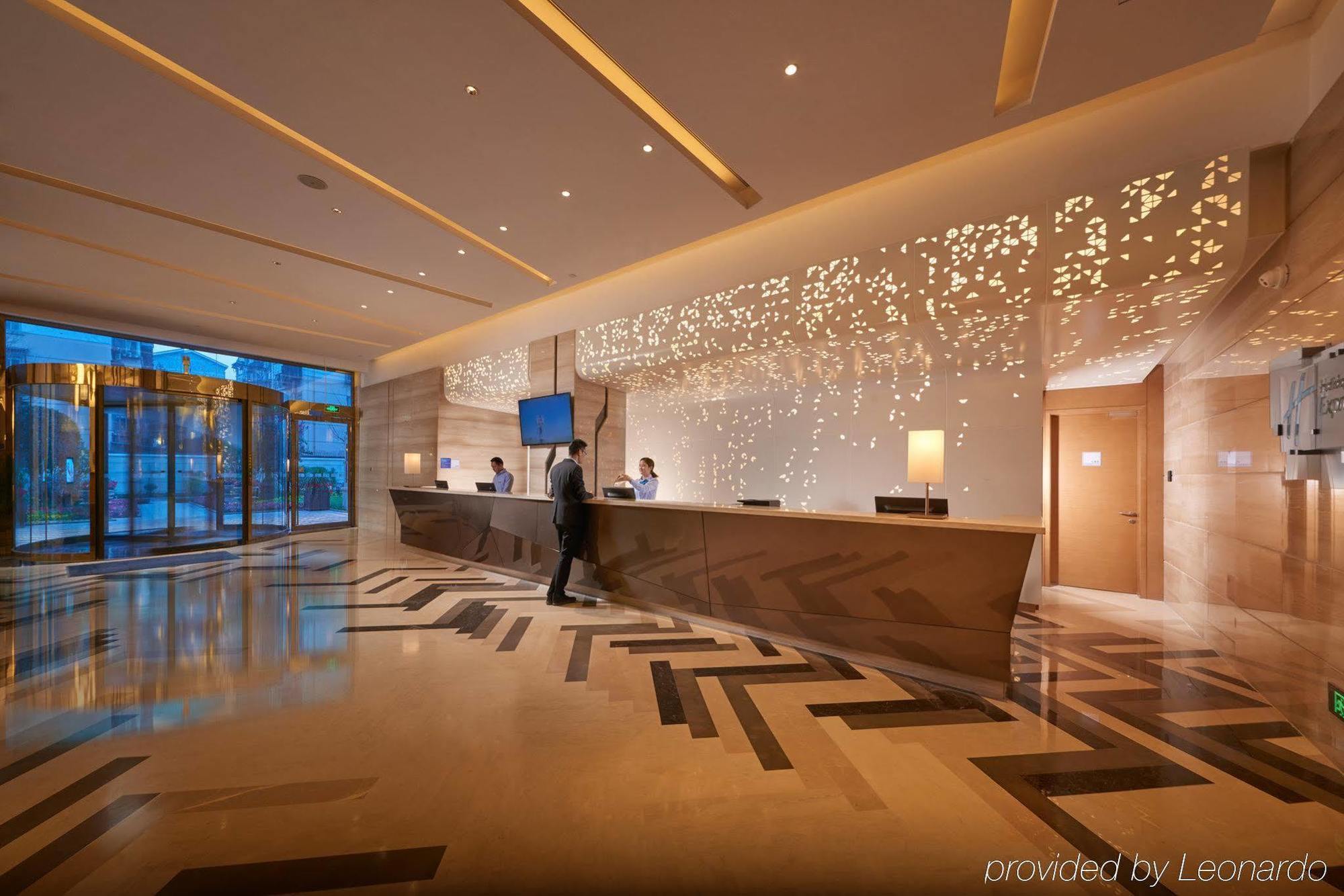 Holiday Inn Express Chengdu Huanhuaxi By Ihg-Near Jinsha Site Musem,Near Wuhou Temple Museum,Welcome Drinks,Free Gym,Free Self-Service Laundry Čcheng-tu Exteriér fotografie